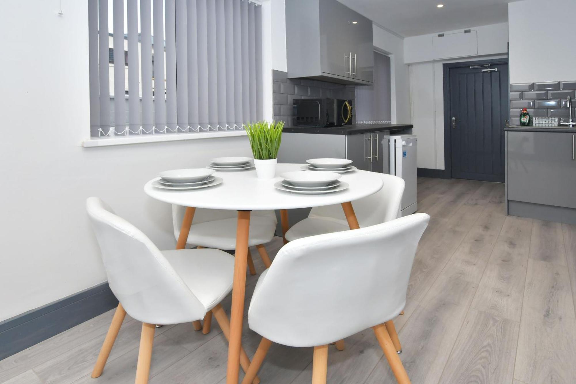 Townhouse @ 24 Brunswick Place Stoke Etruria Номер фото