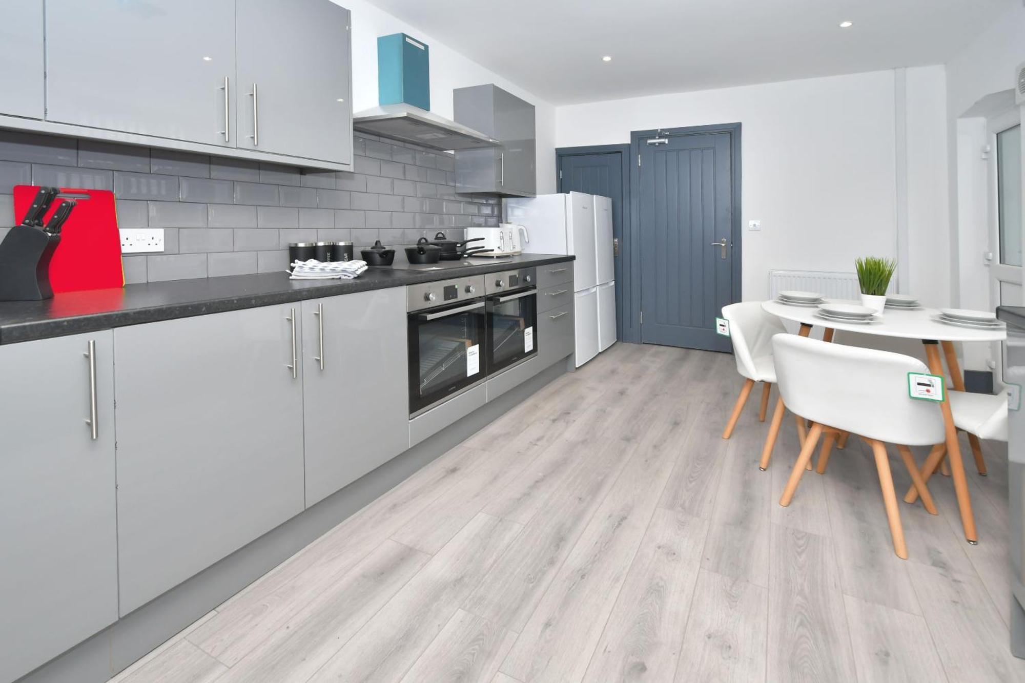 Townhouse @ 24 Brunswick Place Stoke Etruria Номер фото